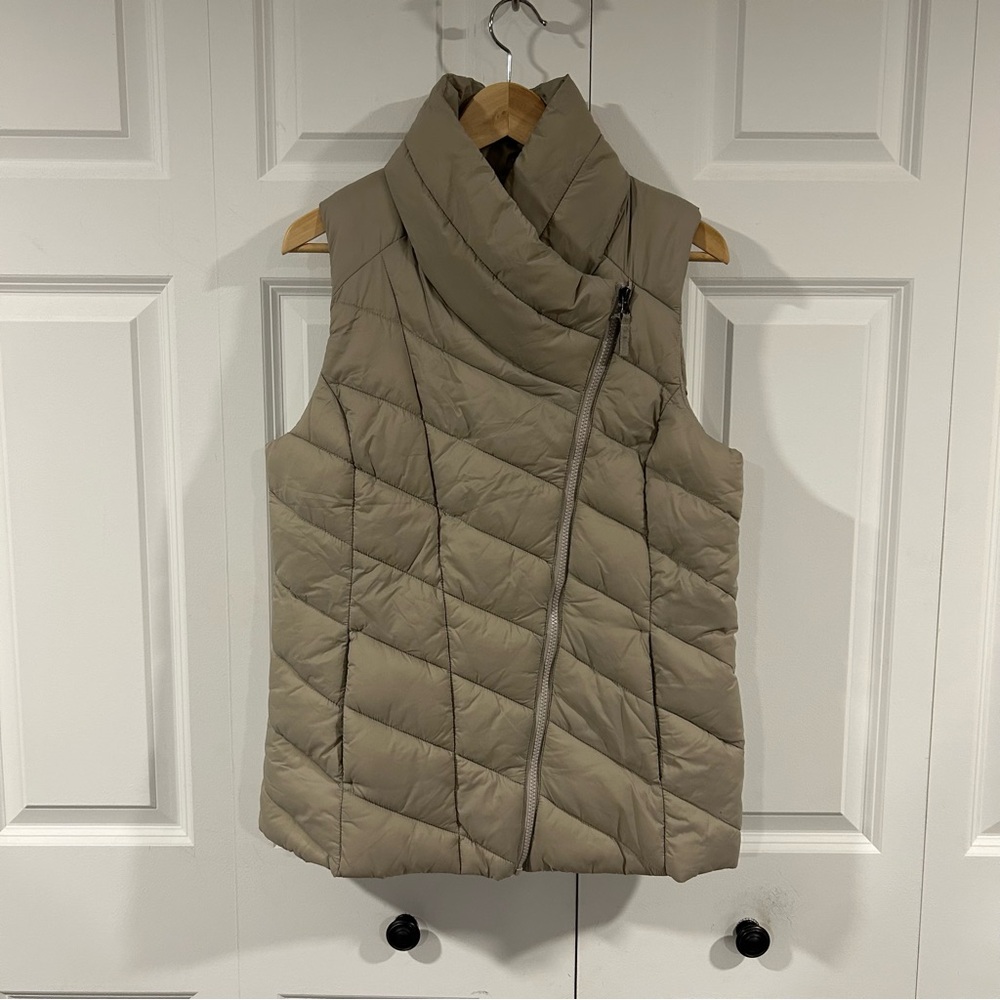 Nicole Miller Tan Quilted Asymmetrical Zip up Puffer Vest Size M